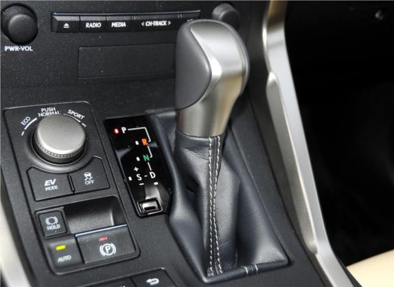 雷克萨斯NX 2015款 300h 全驱 锋致版 中控类   挡把