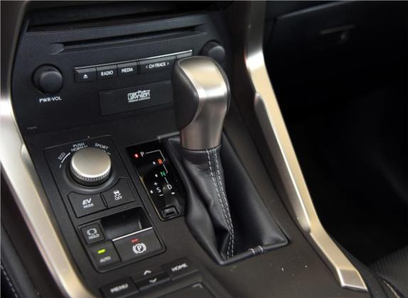 雷克萨斯NX 2016款 300h 全驱 锋芒版 中控类   挡把