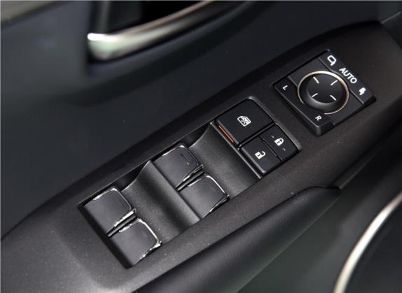 雷克萨斯NX 2017款 200 前驱 锋行版 车厢座椅   门窗控制