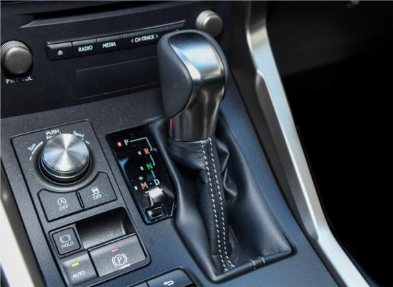 雷克萨斯NX 2017款 300 全驱 锋尚版 中控类   挡把