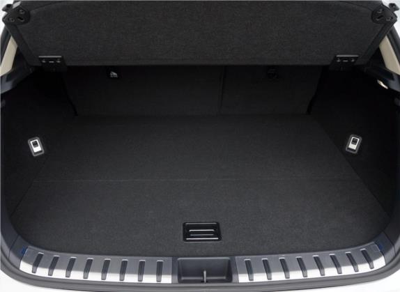 雷克萨斯NX 2018款 300 全驱 锋尚版 车厢座椅   后备厢