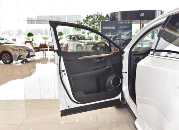 雷克萨斯NX 2020款 200 前驱 锋行版 国VI 车厢座椅   前门板