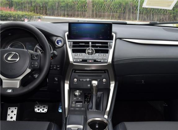 雷克萨斯NX 2020款 300h 全驱 F SPORT 国VI 中控类   中控台