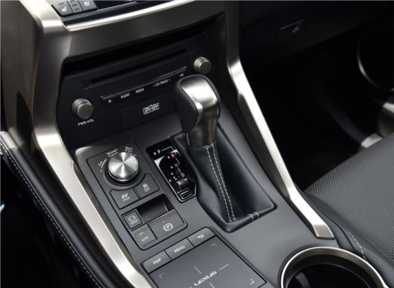 雷克萨斯NX 2020款 300h 全驱 F SPORT 国VI 中控类   挡把
