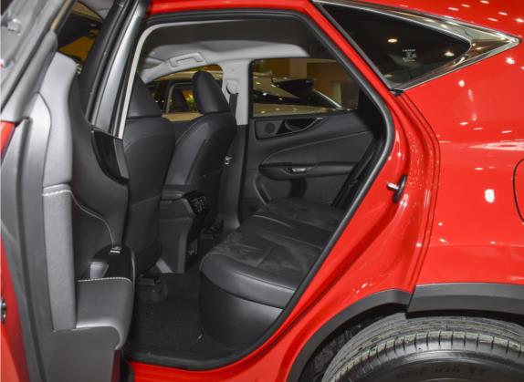 雷克萨斯NX 2022款 350h 前驱 创驰版 车厢座椅   后排空间