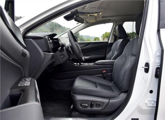 雷克萨斯NX 2022款 350h 全驱 创领版 车厢座椅   前排空间