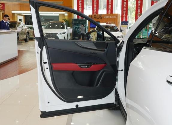 雷克萨斯NX 2022款 350h 全驱 F SPORT 车厢座椅   前门板