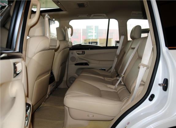雷克萨斯LX 2013款 570 车厢座椅   后排空间