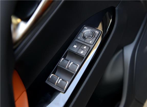 雷克萨斯LX 2016款 570 动感豪华版 车厢座椅   门窗控制