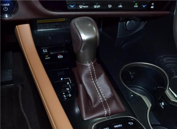 雷克萨斯RX 2016款 450h 四驱典雅版 中控类   挡把
