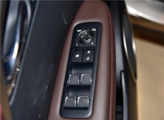 雷克萨斯RX 2017款 450h Mark Levinson 四驱豪华版 车厢座椅   前门板