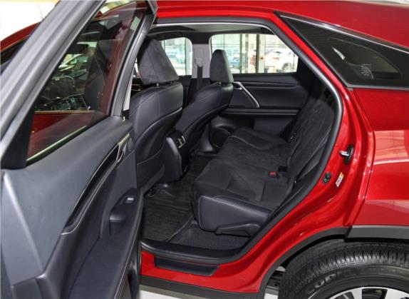 雷克萨斯RX 2020款 300 两驱精英版 国VI 车厢座椅   后排空间