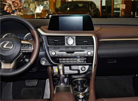 雷克萨斯RX 2020款 300 两驱舒适版 国VI 中控类   中控台