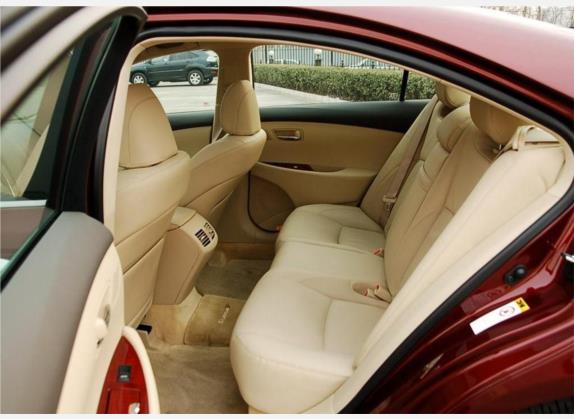 雷克萨斯ES 2006款 350 豪华版 车厢座椅   后排空间