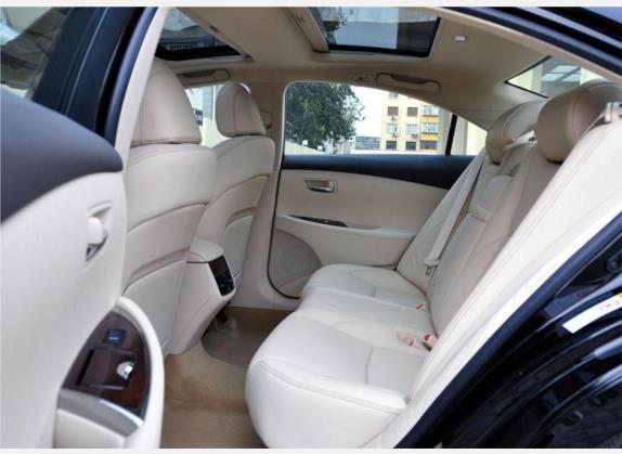 雷克萨斯ES 2010款 350 尊贵版 车厢座椅   后排空间