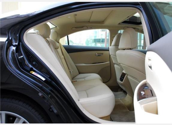 雷克萨斯ES 2010款 240 豪华版 车厢座椅   后排空间