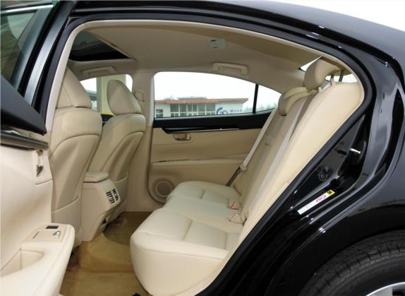 雷克萨斯ES 2013款 300h 精英版 车厢座椅   后排空间