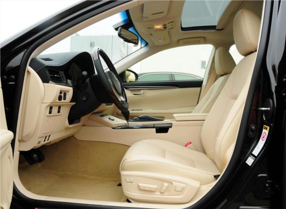 雷克萨斯ES 2013款 250 豪华版 车厢座椅   前排空间