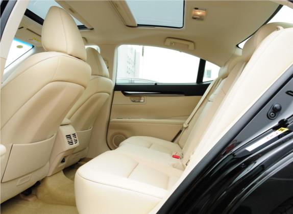 雷克萨斯ES 2013款 250 豪华版 车厢座椅   后排空间