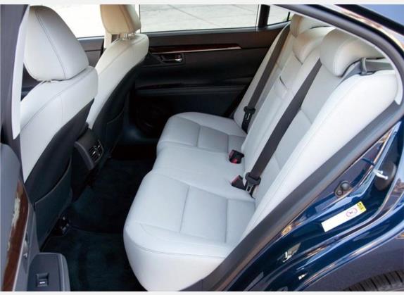 雷克萨斯ES 2013款 350 典雅版 车厢座椅   后排空间