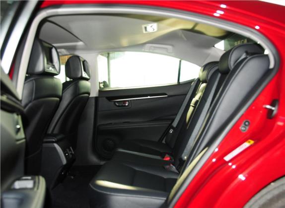 雷克萨斯ES 2013款 250 精英版 车厢座椅   后排空间