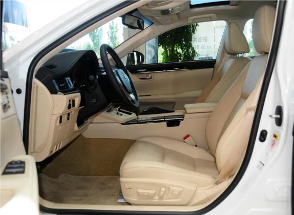 雷克萨斯ES 2013款 250 Mark Levinson限量版 车厢座椅   前排空间