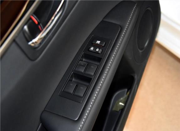 雷克萨斯ES 2014款 300h 精英版 车厢座椅   门窗控制