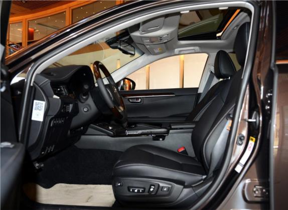雷克萨斯ES 2014款 300h 豪华版 车厢座椅   前排空间
