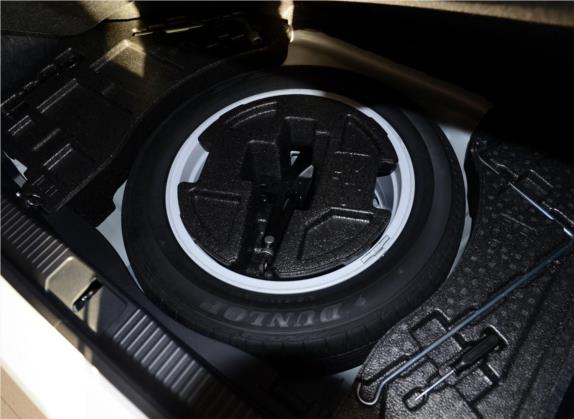 雷克萨斯ES 2014款 300h 舒适版 其他细节类   备胎