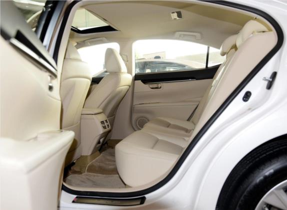 雷克萨斯ES 2014款 300h 舒适版 车厢座椅   后排空间