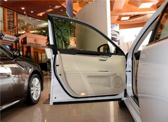 雷克萨斯ES 2014款 300h 舒适版 车厢座椅   前门板