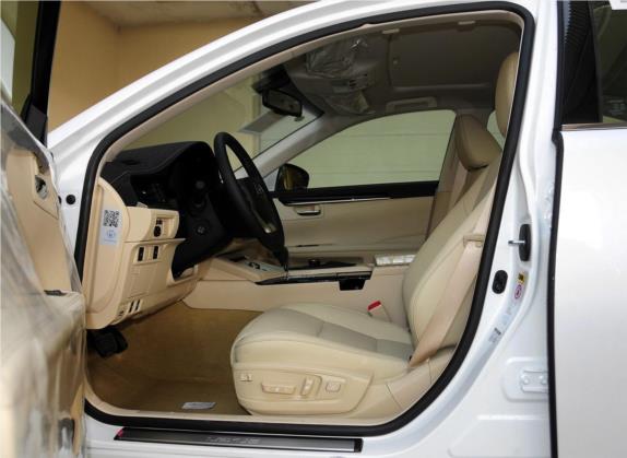 雷克萨斯ES 2014款 250 舒适版 车厢座椅   前排空间