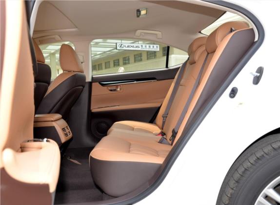 雷克萨斯ES 2015款 200 精英版 车厢座椅   后排空间