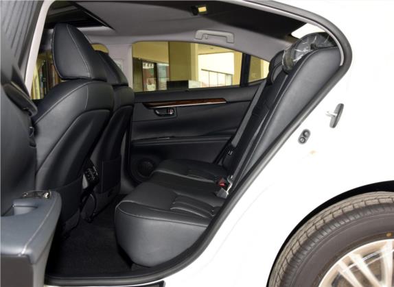 雷克萨斯ES 2015款 250 典雅版 车厢座椅   后排空间