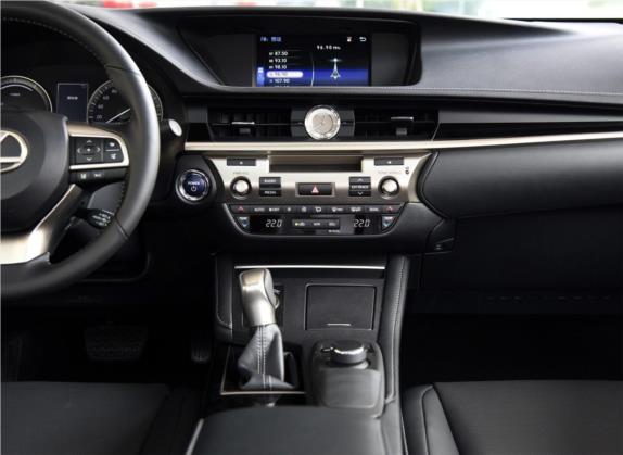 雷克萨斯ES 2015款 300h 舒适版 中控类   中控台