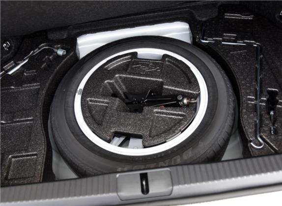 雷克萨斯ES 2015款 300h 舒适版 其他细节类   备胎