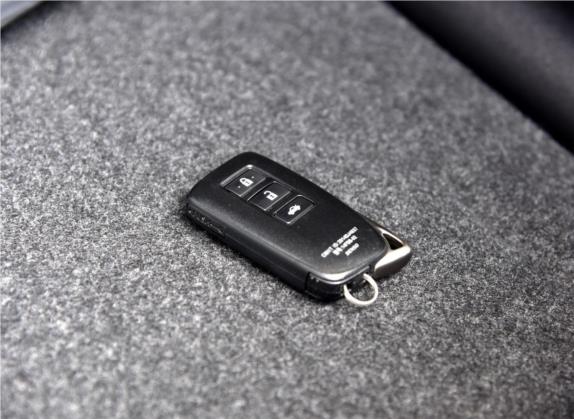 雷克萨斯ES 2015款 300h 舒适版 其他细节类   钥匙