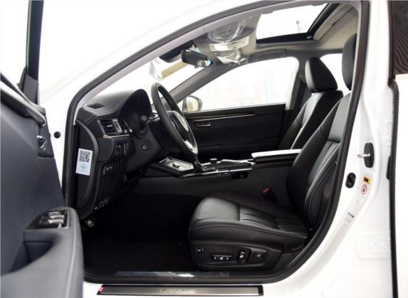 雷克萨斯ES 2015款 300h 舒适版 车厢座椅   前排空间