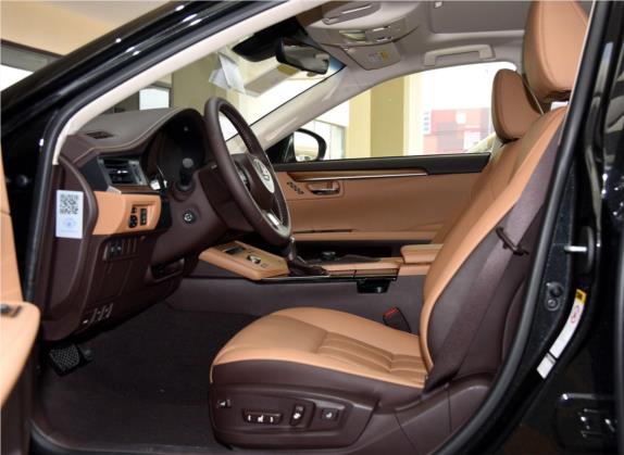 雷克萨斯ES 2015款 300h 豪华版 车厢座椅   前排空间
