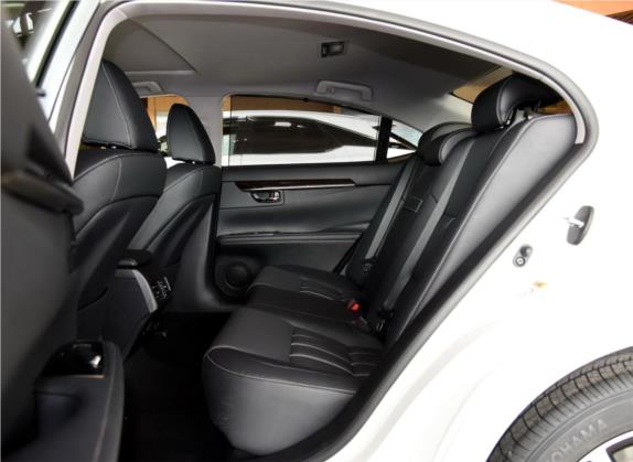 雷克萨斯ES 2016款 250 Midnight特别限量版 车厢座椅   后排空间