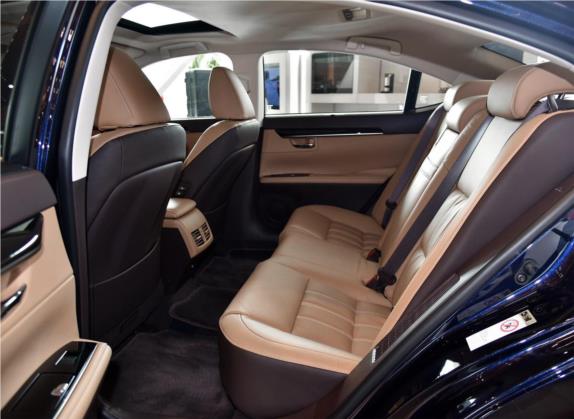 雷克萨斯ES 2017款 300h Mark Levinson豪华版 车厢座椅   后排空间