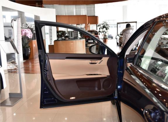 雷克萨斯ES 2017款 300h Mark Levinson豪华版 车厢座椅   前门板