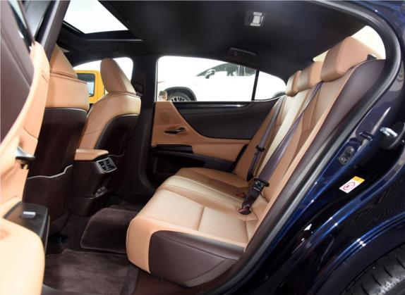 雷克萨斯ES 2018款 200 卓越版 国V 车厢座椅   后排空间