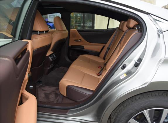 雷克萨斯ES 2018款 200 豪华版 国V 车厢座椅   后排空间