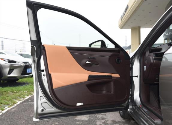雷克萨斯ES 2018款 200 豪华版 国V 车厢座椅   前门板