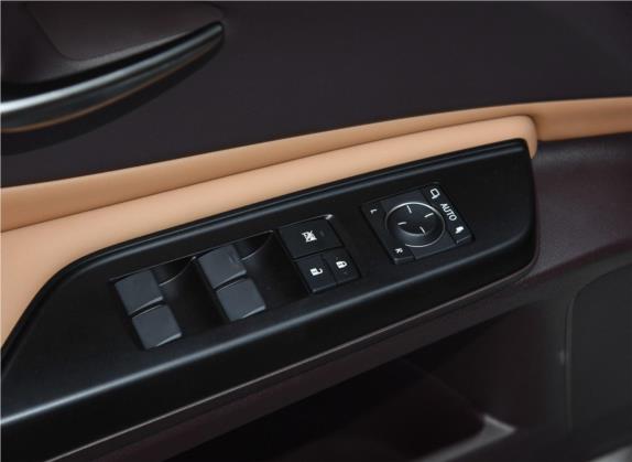 雷克萨斯ES 2018款 200 豪华版 国V 车厢座椅   门窗控制