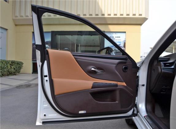 雷克萨斯ES 2018款 260 卓越版 国V 车厢座椅   前门板