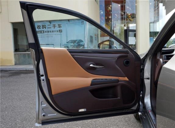 雷克萨斯ES 2018款 300h 卓越版 国V 车厢座椅   前门板