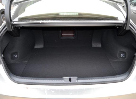 雷克萨斯ES 2018款 300h 尊享版 国VI 车厢座椅   后备厢