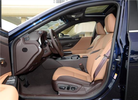 雷克萨斯ES 2018款 200 卓越版 国VI 车厢座椅   前排空间